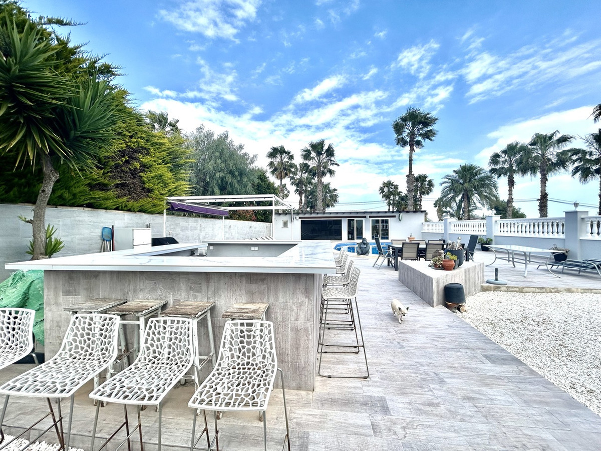 For sale - 4 Bedroom 4 Bathroom House - Detached Villa in Catral - Catral Centro  - Alicante