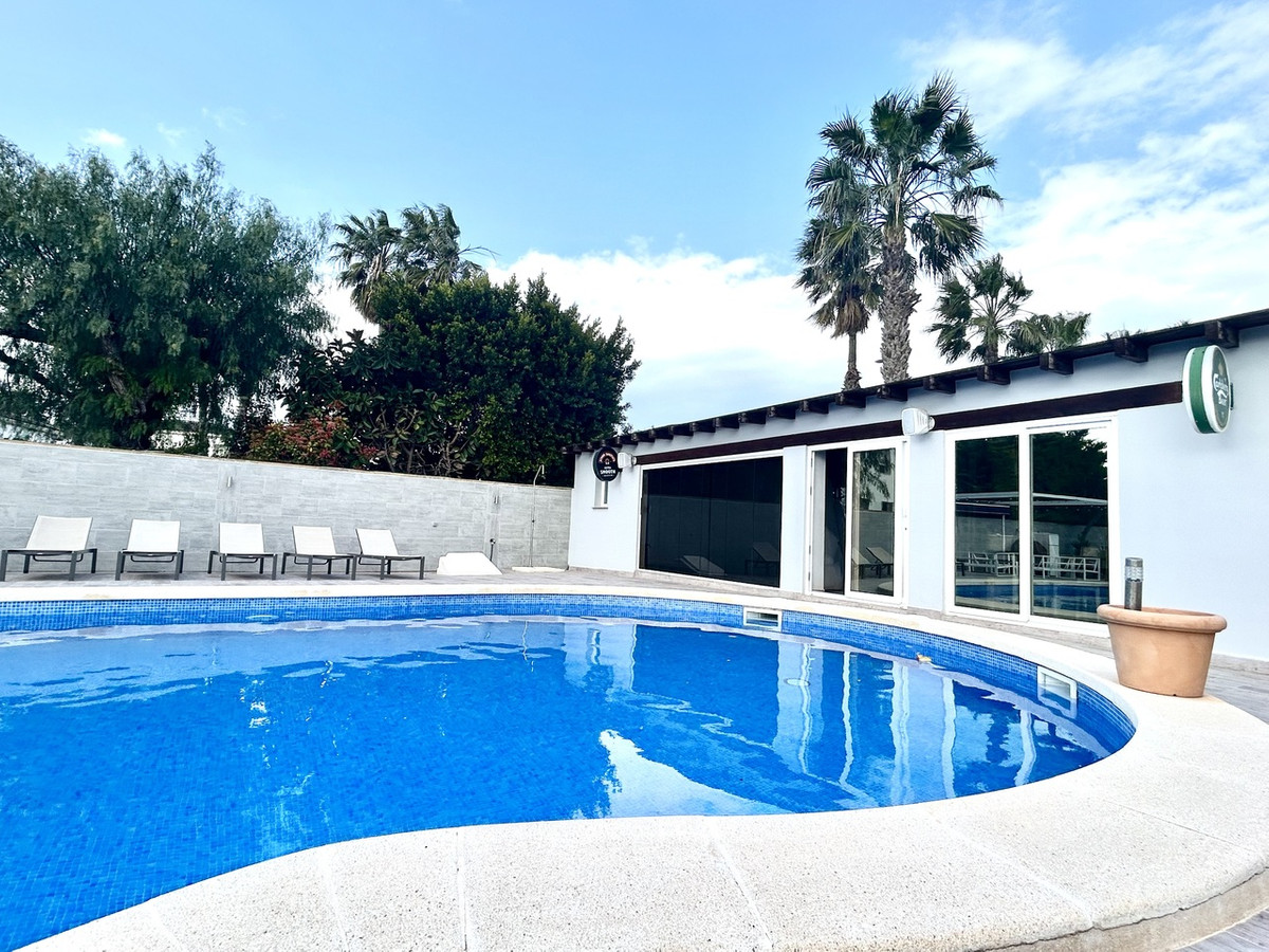 For sale - 4 Bedroom 4 Bathroom House - Detached Villa in Catral - Catral Centro  - Alicante