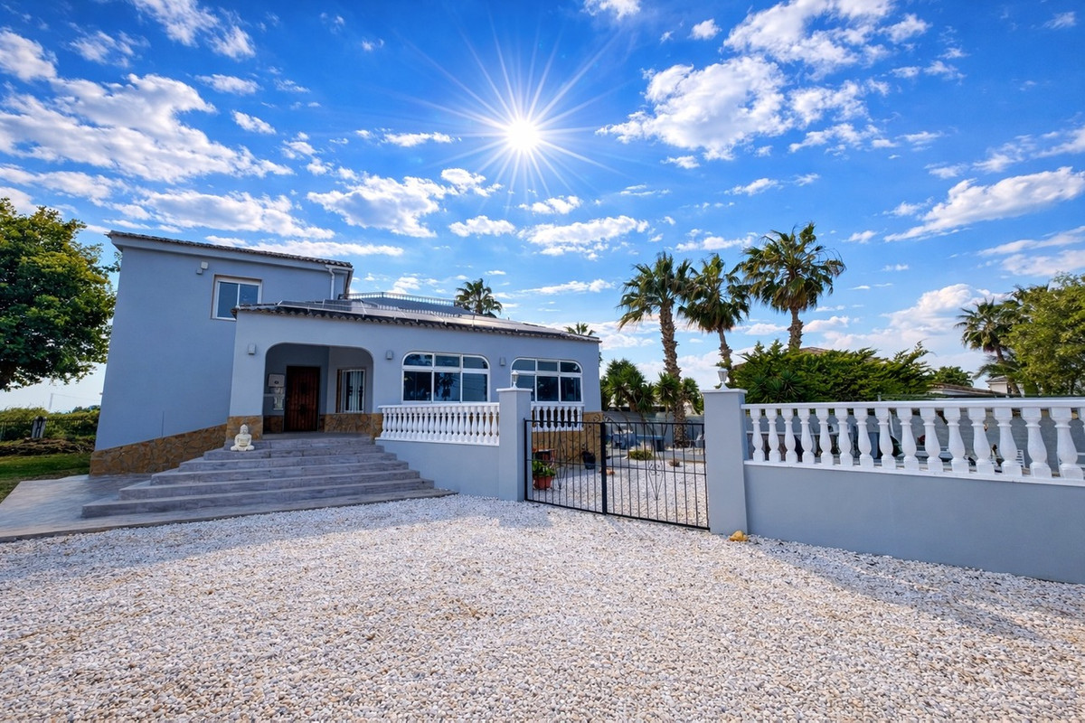 For sale - 4 Bedroom 4 Bathroom House - Detached Villa in Catral - Catral Centro  - Alicante