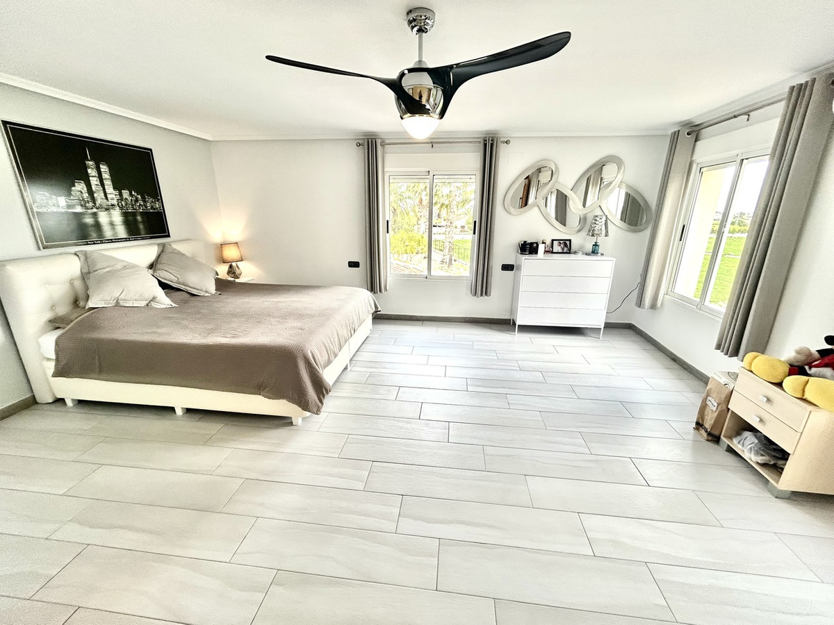 For sale - 4 Bedroom 4 Bathroom House - Detached Villa in Catral - Catral Centro  - Alicante