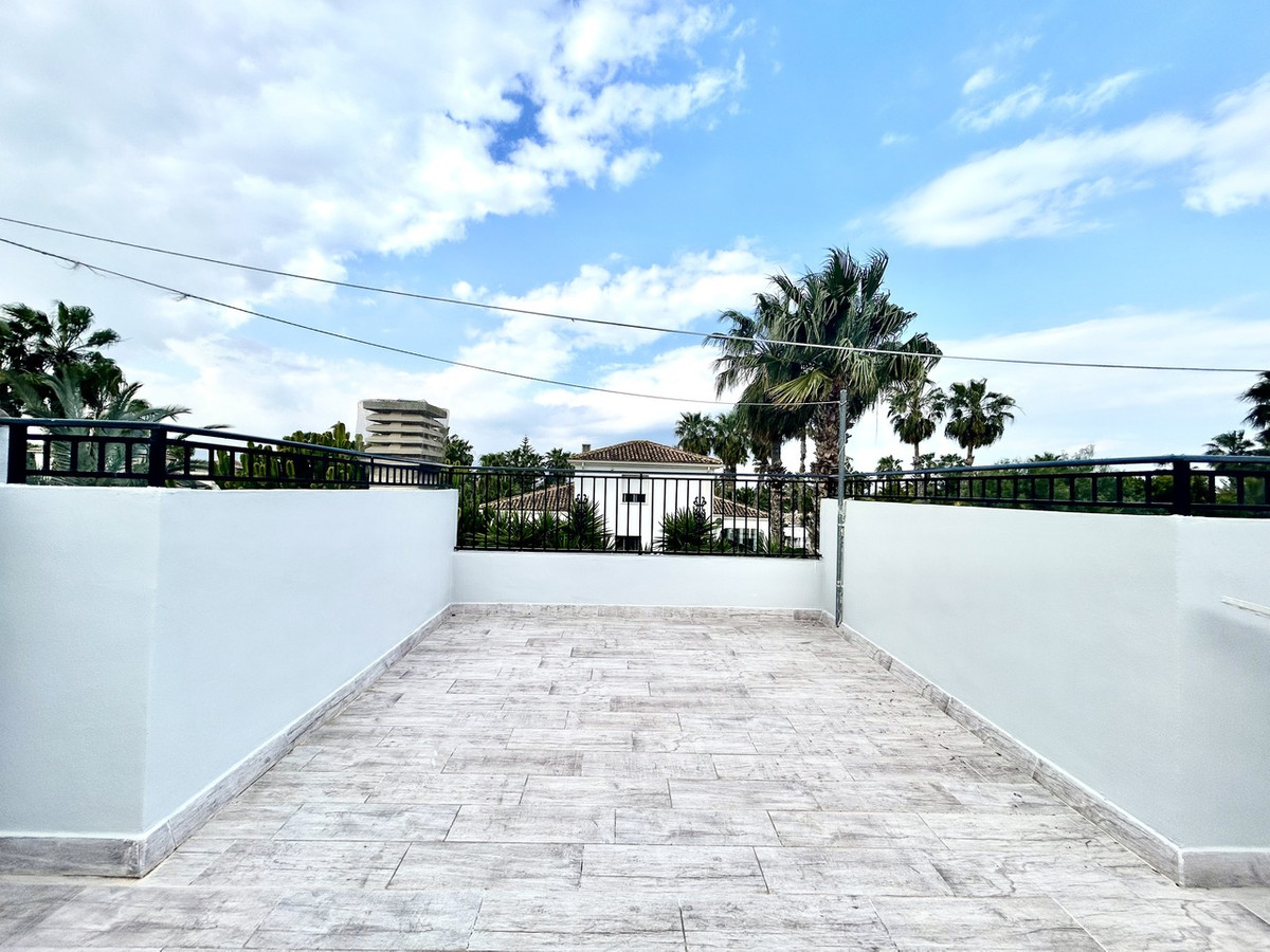 For sale - 4 Bedroom 4 Bathroom House - Detached Villa in Catral - Catral Centro  - Alicante