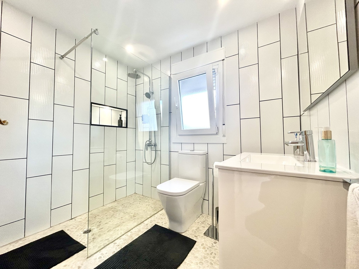 For sale - 4 Bedroom 4 Bathroom House - Detached Villa in Catral - Catral Centro  - Alicante