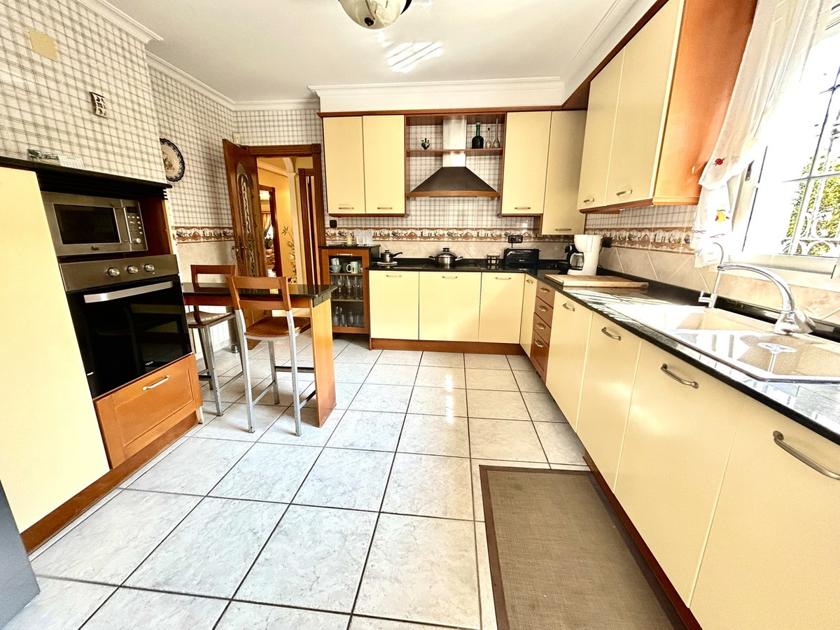 For sale - 6 Bedroom 5 Bathroom House - Detached Villa in Torrevieja - La Mata  - Alicante