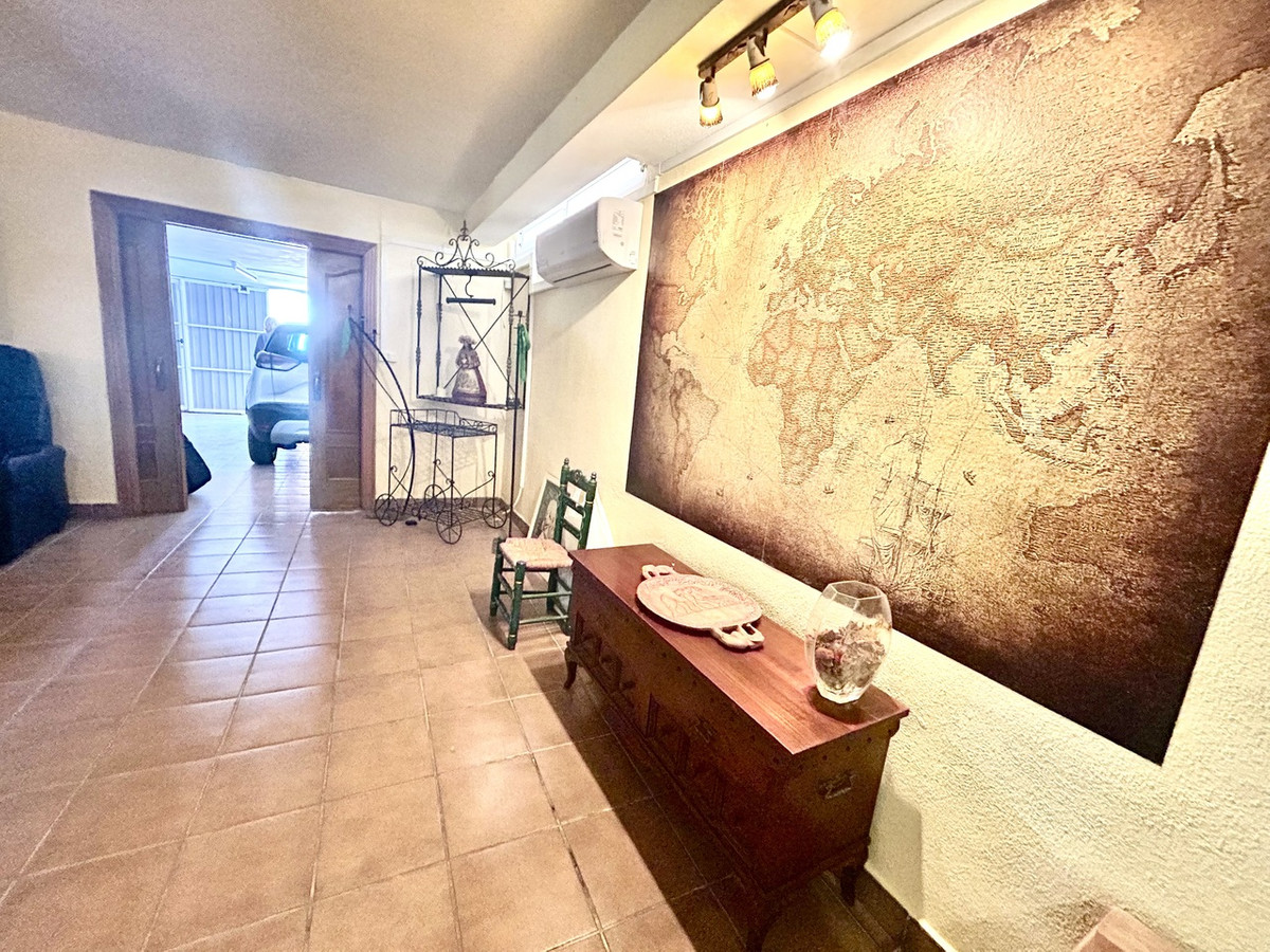 For sale - 6 Bedroom 5 Bathroom House - Detached Villa in Torrevieja - La Mata  - Alicante