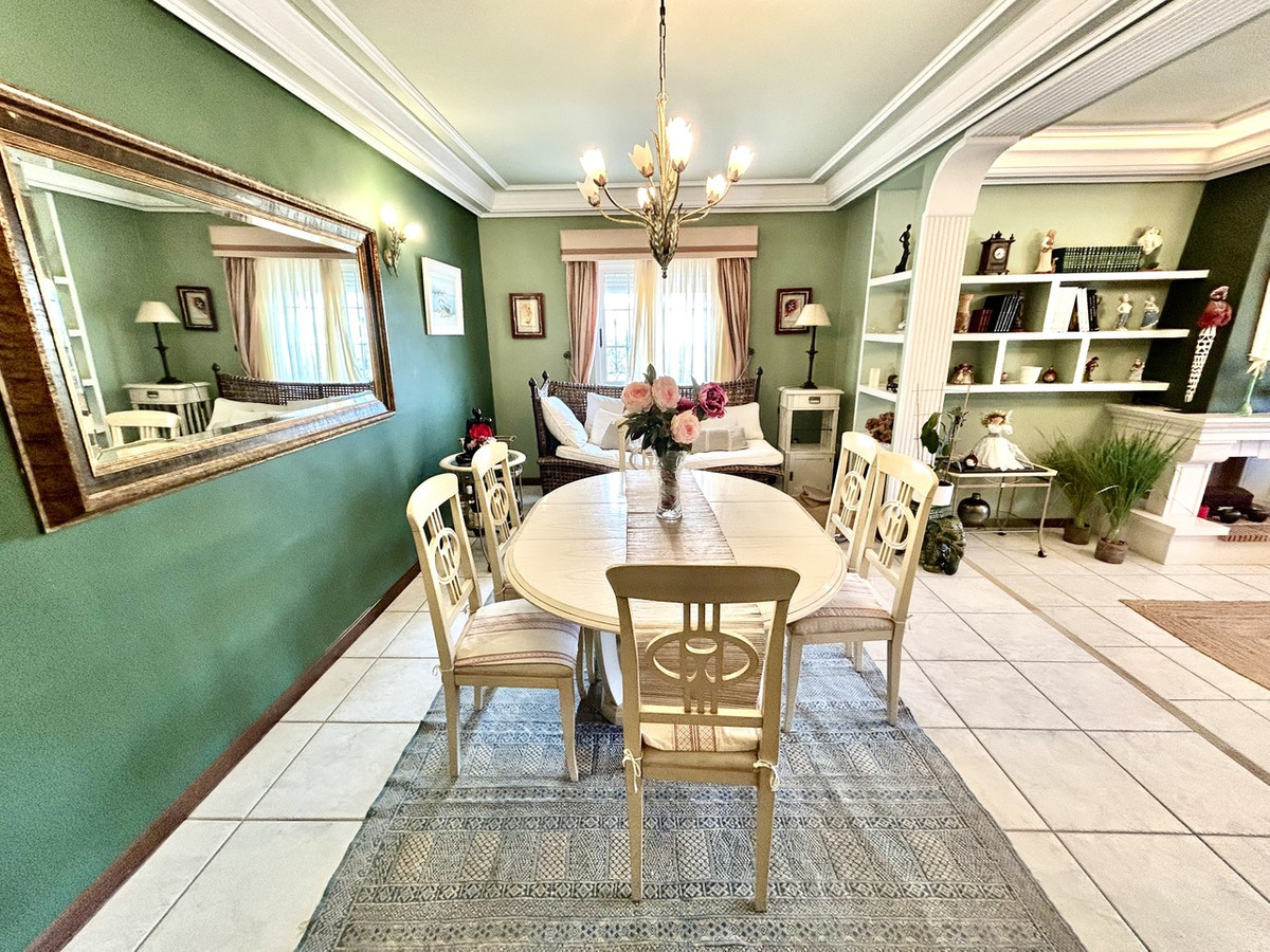 For sale - 6 Bedroom 5 Bathroom House - Detached Villa in Torrevieja - La Mata  - Alicante