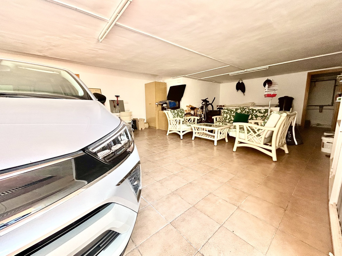 For sale - 6 Bedroom 5 Bathroom House - Detached Villa in Torrevieja - La Mata  - Alicante