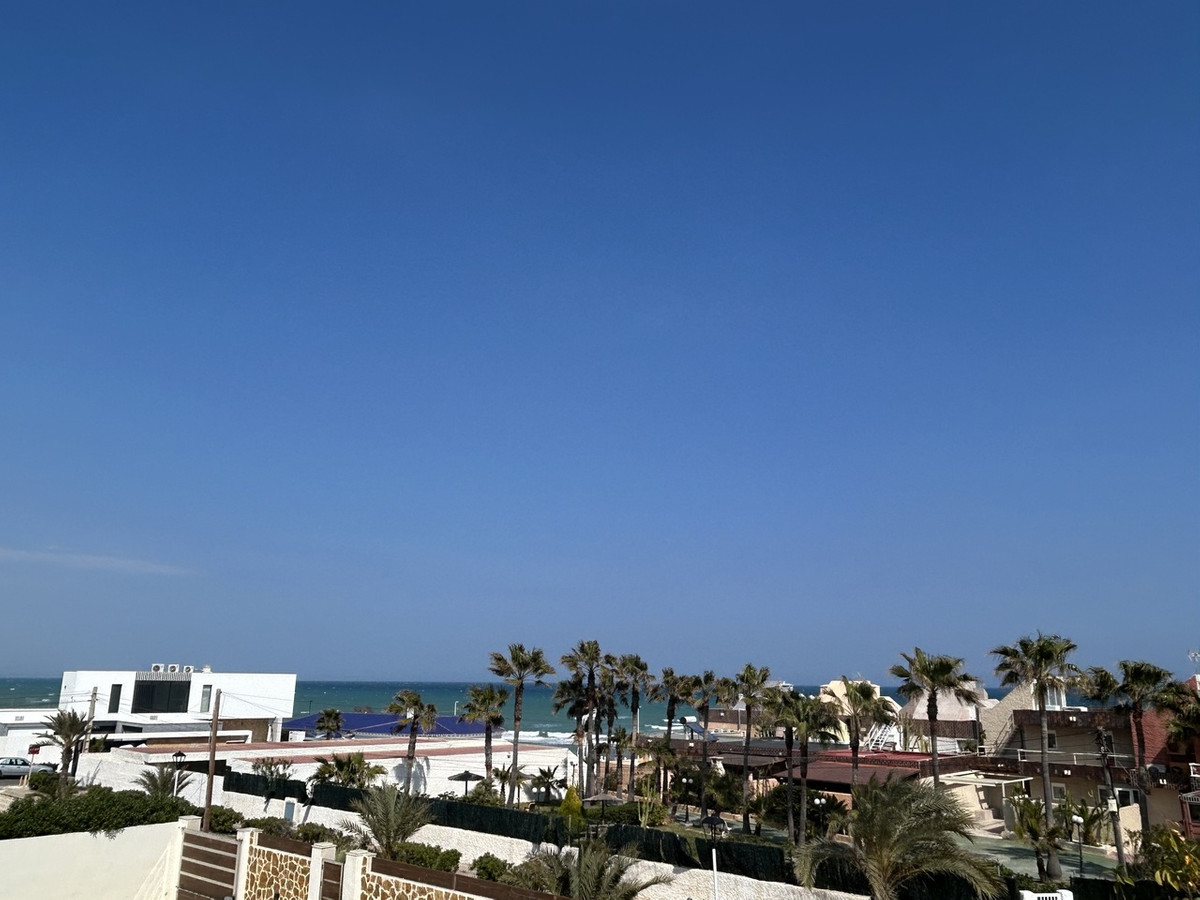 For sale - 6 Bedroom 5 Bathroom House - Detached Villa in Torrevieja - La Mata  - Alicante