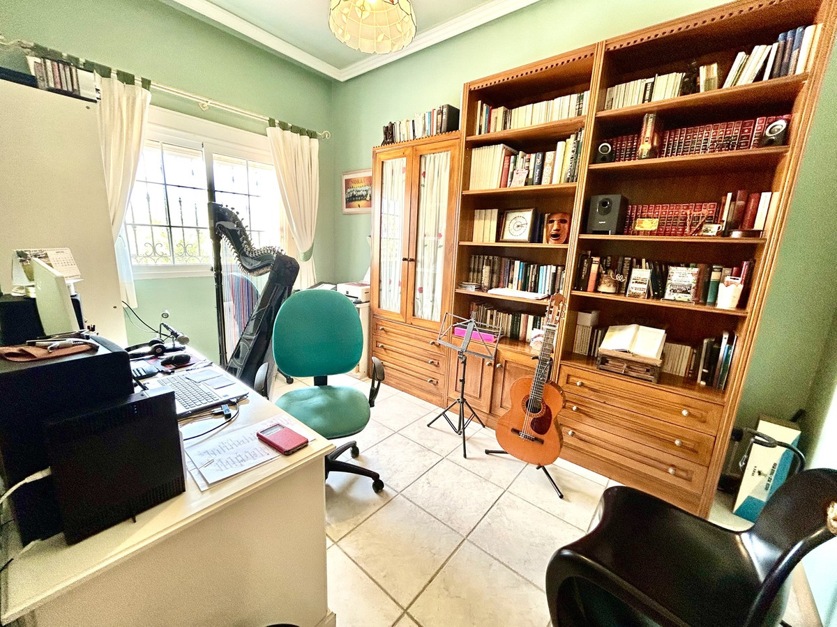 For sale - 6 Bedroom 5 Bathroom House - Detached Villa in Torrevieja - La Mata  - Alicante