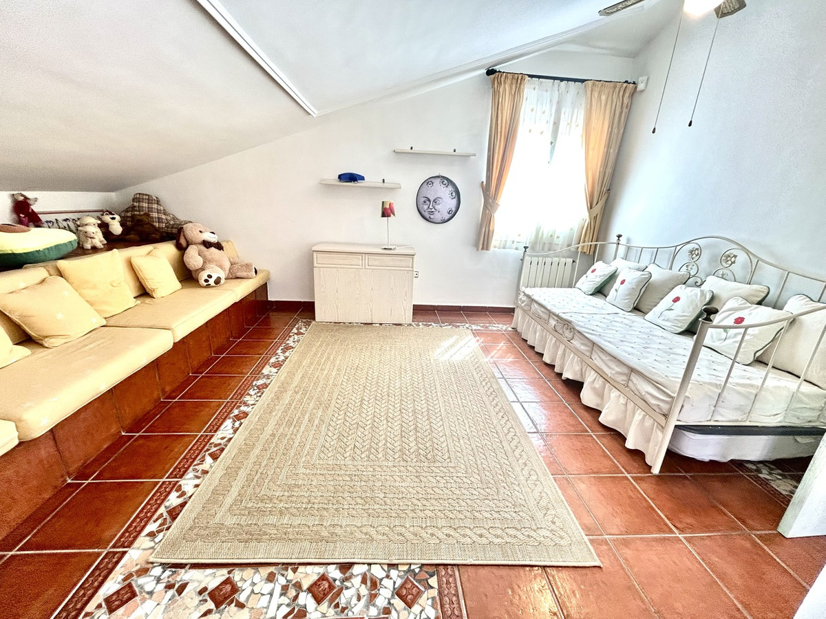 For sale - 6 Bedroom 5 Bathroom House - Detached Villa in Torrevieja - La Mata  - Alicante