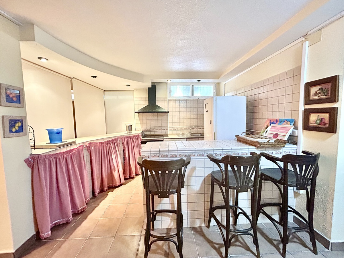 For sale - 6 Bedroom 5 Bathroom House - Detached Villa in Torrevieja - La Mata  - Alicante