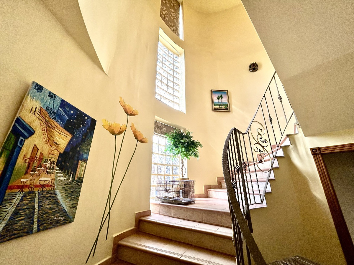 For sale - 6 Bedroom 5 Bathroom House - Detached Villa in Torrevieja - La Mata  - Alicante