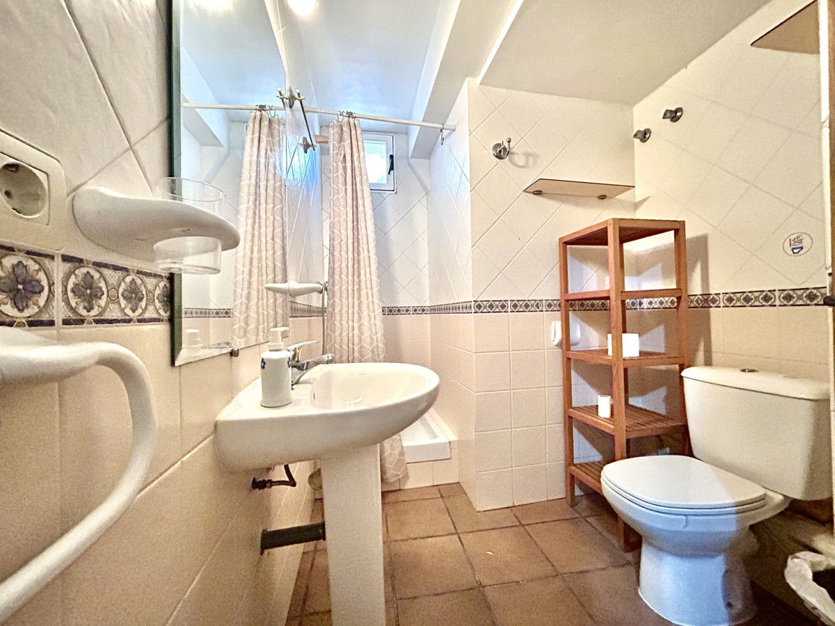 For sale - 6 Bedroom 5 Bathroom House - Detached Villa in Torrevieja - La Mata  - Alicante