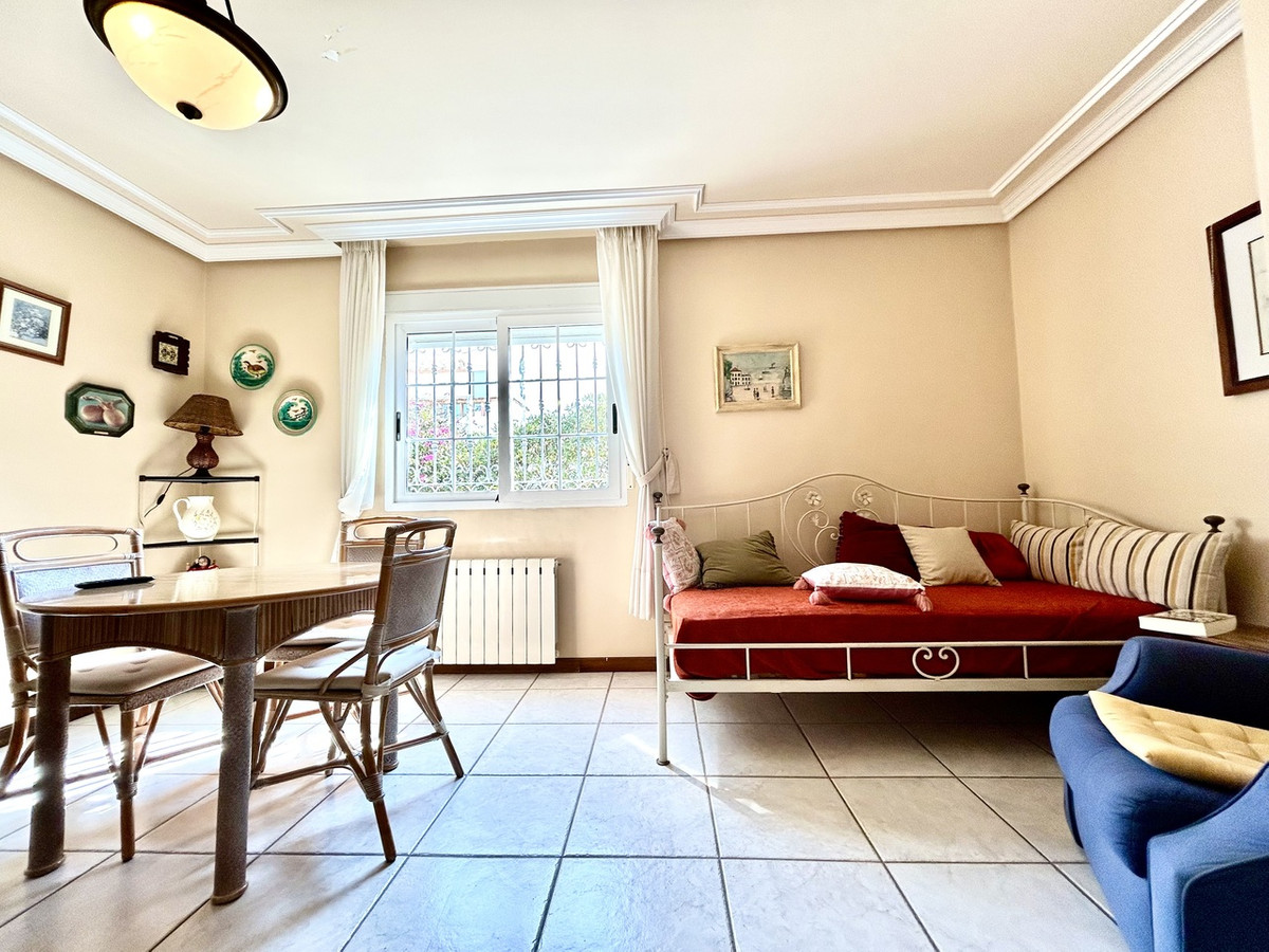 For sale - 6 Bedroom 5 Bathroom House - Detached Villa in Torrevieja - La Mata  - Alicante