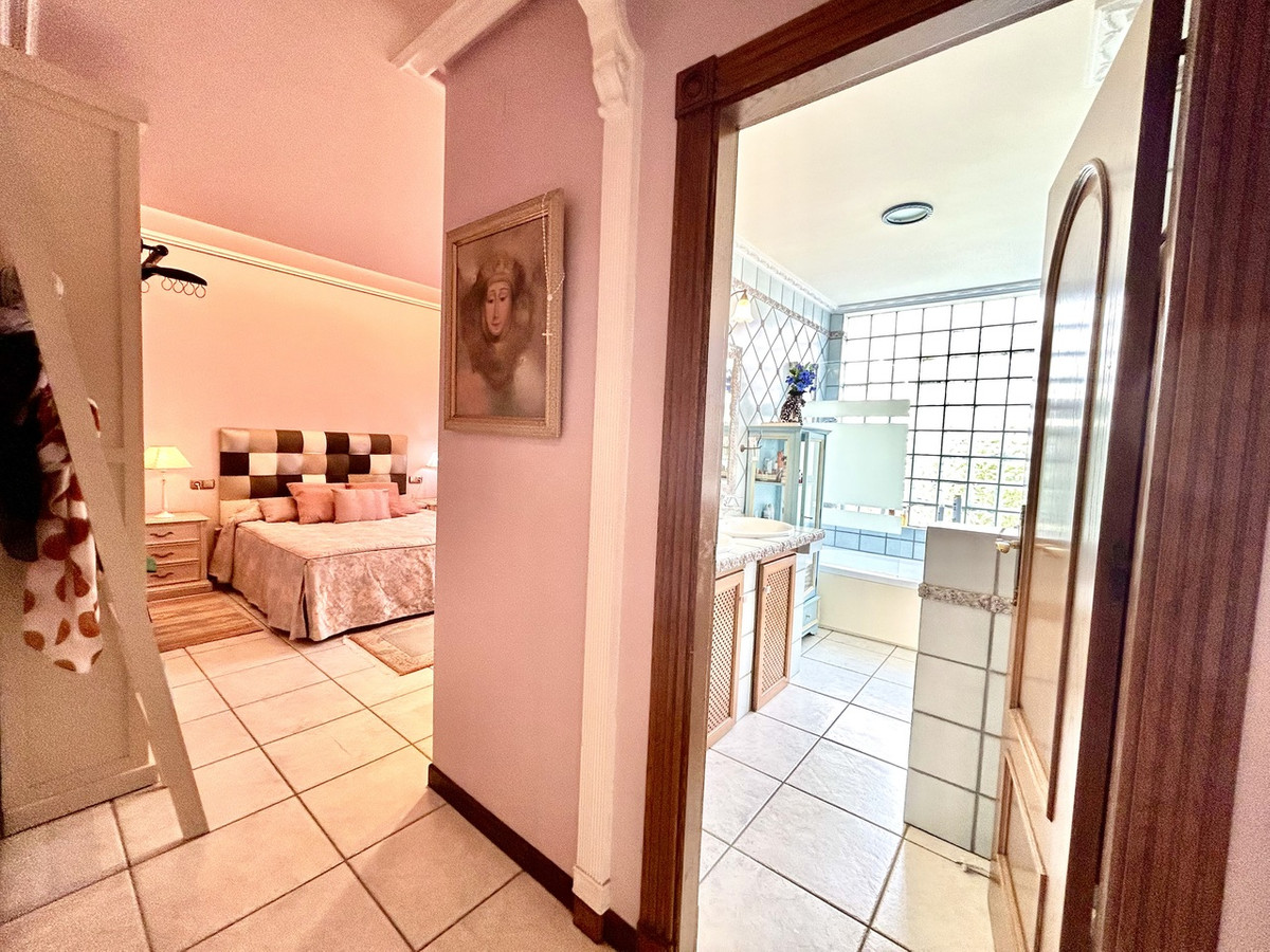 For sale - 6 Bedroom 5 Bathroom House - Detached Villa in Torrevieja - La Mata  - Alicante