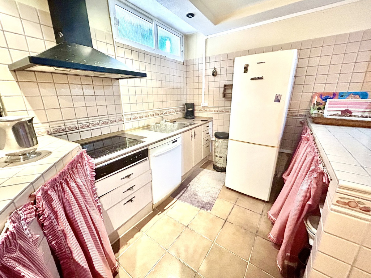 For sale - 6 Bedroom 5 Bathroom House - Detached Villa in Torrevieja - La Mata  - Alicante