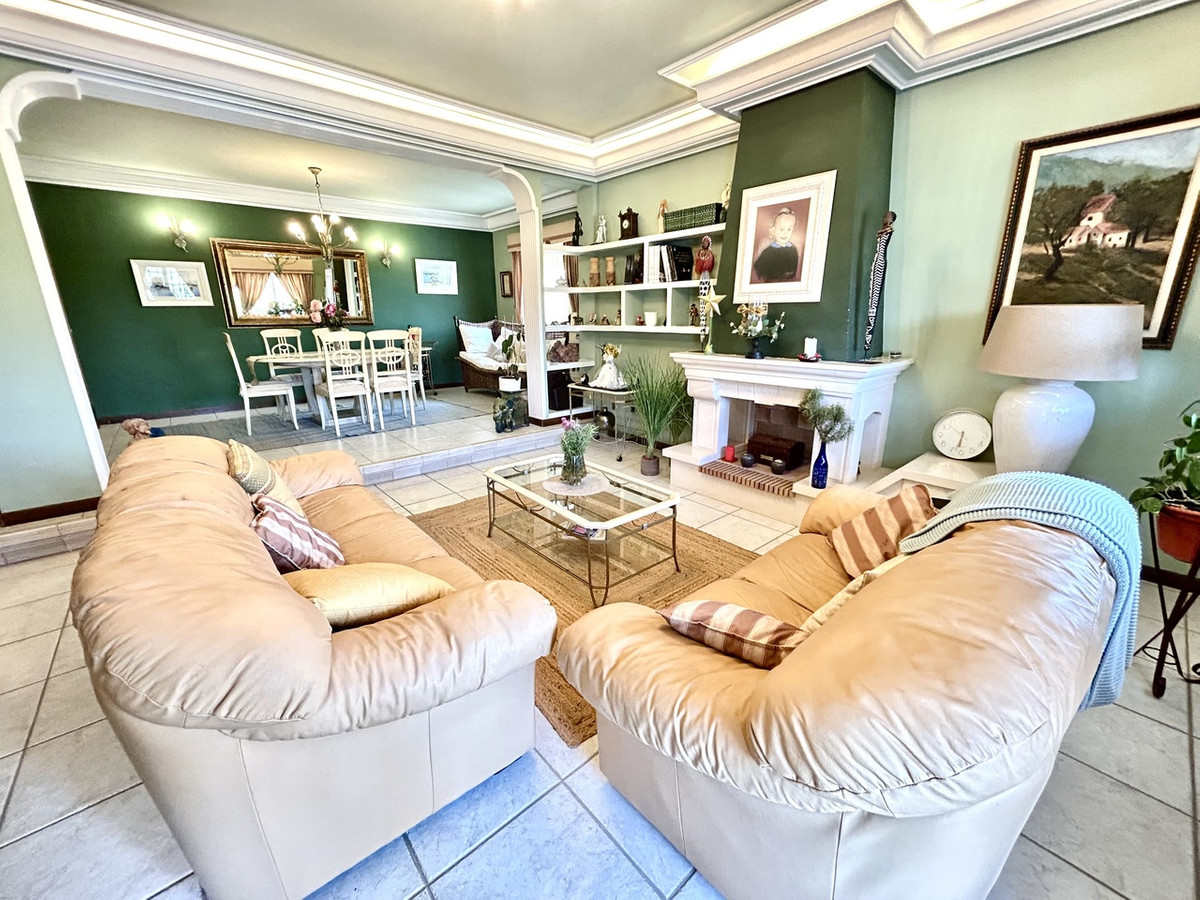 For sale - 6 Bedroom 5 Bathroom House - Detached Villa in Torrevieja - La Mata  - Alicante