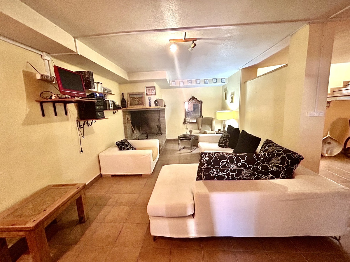 For sale - 6 Bedroom 5 Bathroom House - Detached Villa in Torrevieja - La Mata  - Alicante