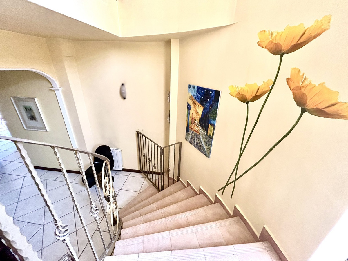 For sale - 6 Bedroom 5 Bathroom House - Detached Villa in Torrevieja - La Mata  - Alicante
