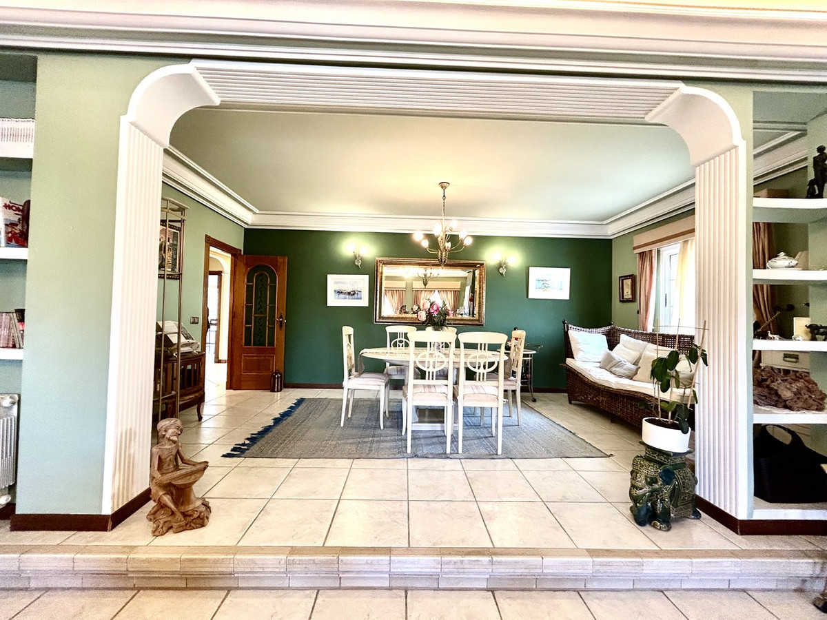 For sale - 6 Bedroom 5 Bathroom House - Detached Villa in Torrevieja - La Mata  - Alicante