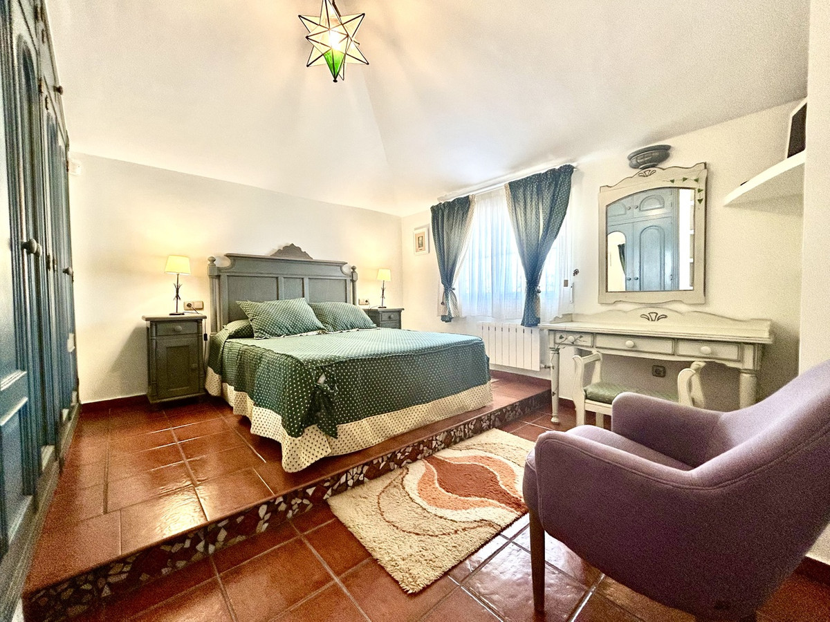 For sale - 6 Bedroom 5 Bathroom House - Detached Villa in Torrevieja - La Mata  - Alicante