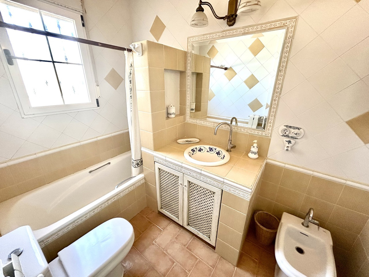 For sale - 6 Bedroom 5 Bathroom House - Detached Villa in Torrevieja - La Mata  - Alicante