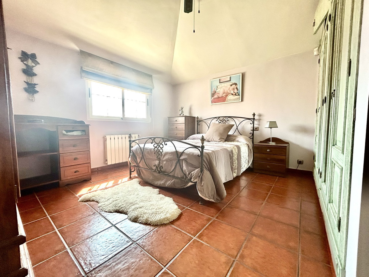 For sale - 6 Bedroom 5 Bathroom House - Detached Villa in Torrevieja - La Mata  - Alicante