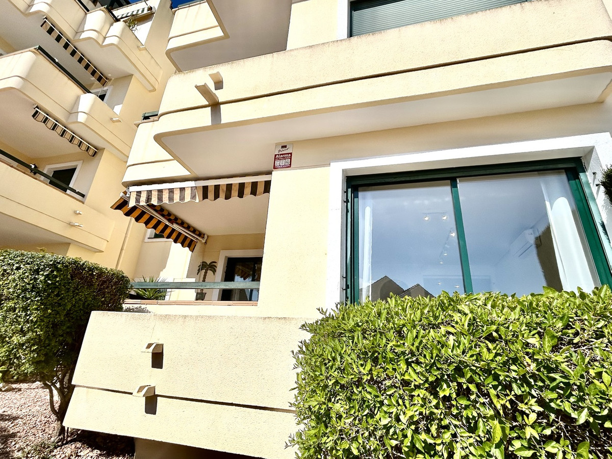 For sale - 2 Bedroom 2 Bathroom Ground Floor Apartment in Villamartin  - Villamartin  - Alicante