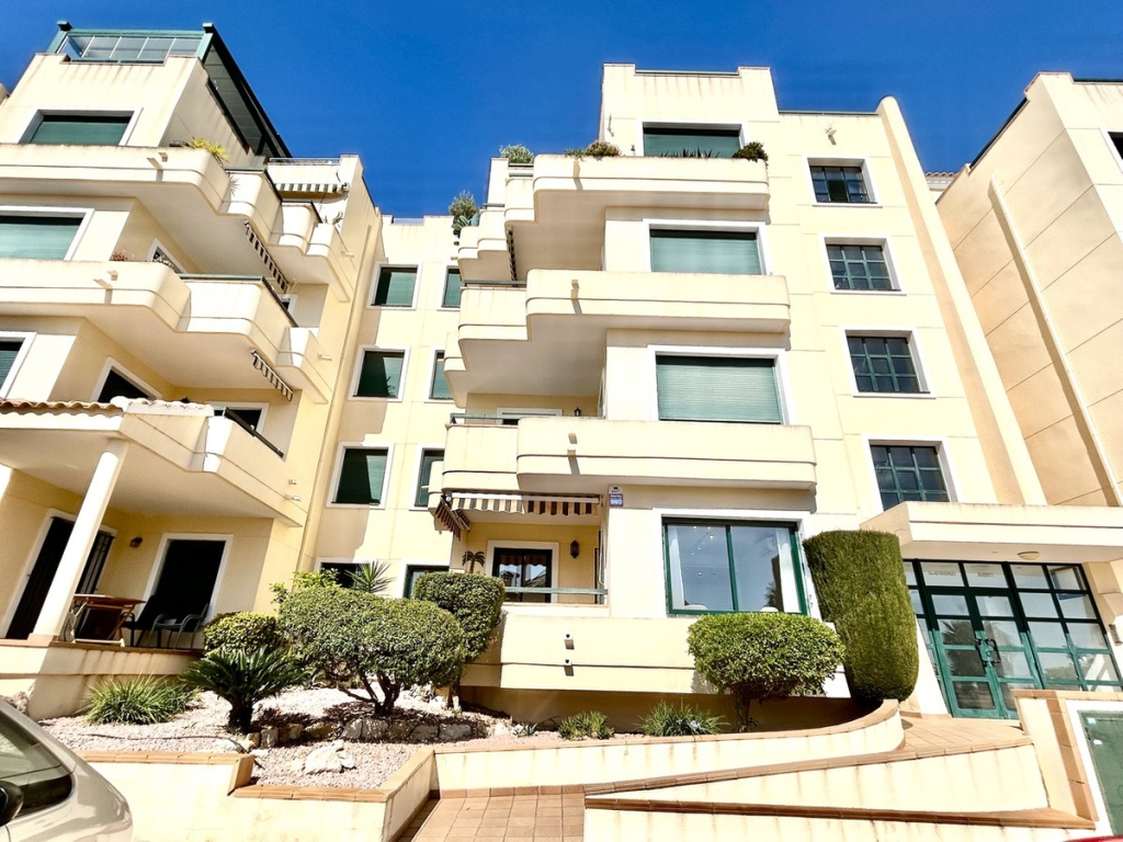 2 Bedroom 2 Bathroom Ground Floor Apartment in Villamartin 