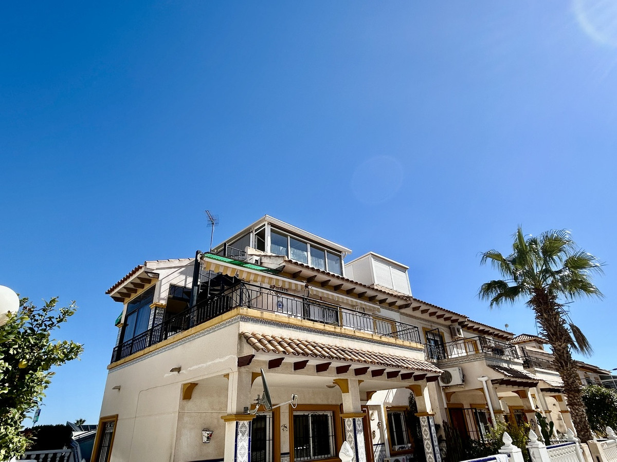 For sale - 2 Bedroom 1 Bathroom Apartment - Top Floor Apartment in Orihuela - Punta Prima  - Alicante