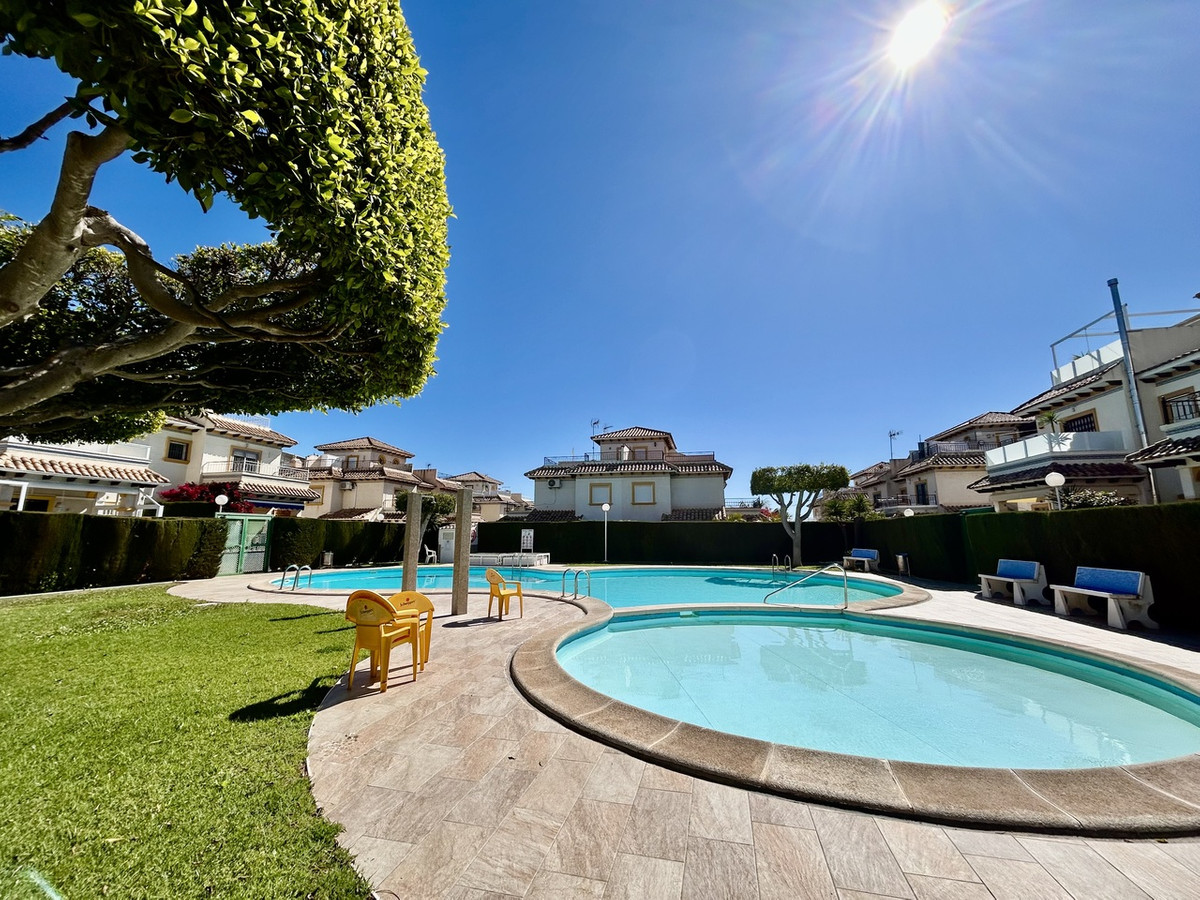 For sale - 2 Bedroom 1 Bathroom Apartment - Top Floor Apartment in Orihuela - Punta Prima  - Alicante