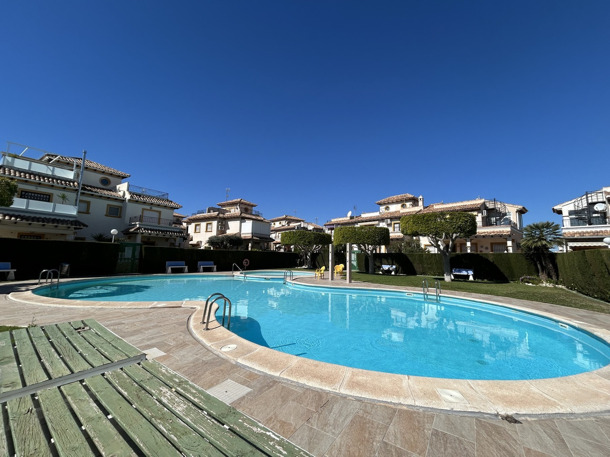 For sale - 2 Bedroom 1 Bathroom Apartment - Top Floor Apartment in Orihuela - Punta Prima  - Alicante