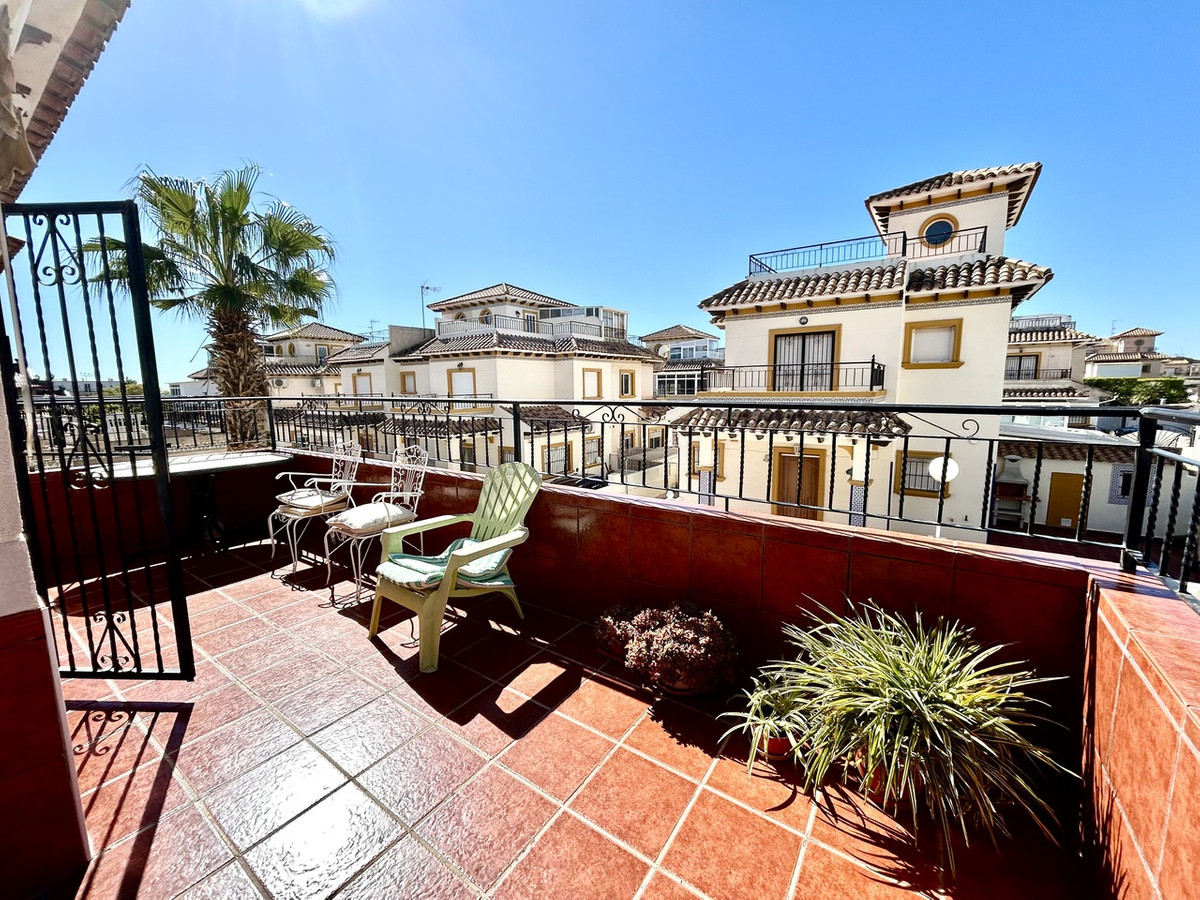 For sale - 2 Bedroom 1 Bathroom Apartment - Top Floor Apartment in Orihuela - Punta Prima  - Alicante