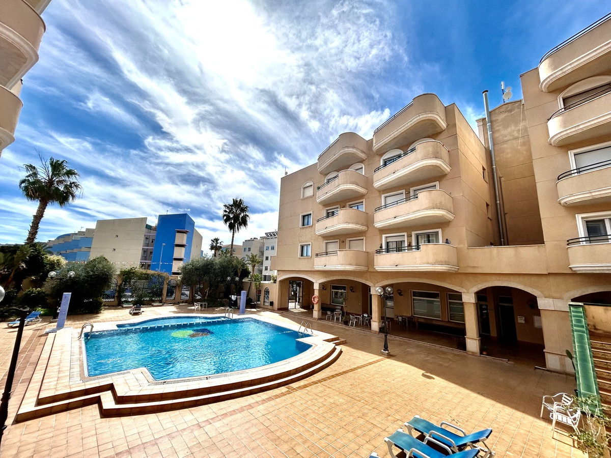 For sale - 2 Bedroom 1 Bathroom Top Floor Apartment in Cabo Roig - Cabo Roig  - Alicante