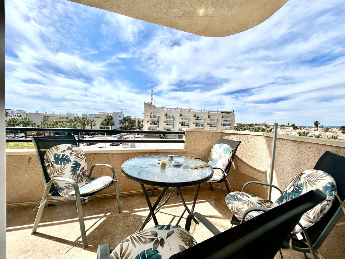 For sale - 2 Bedroom 1 Bathroom Top Floor Apartment in Cabo Roig - Cabo Roig  - Alicante