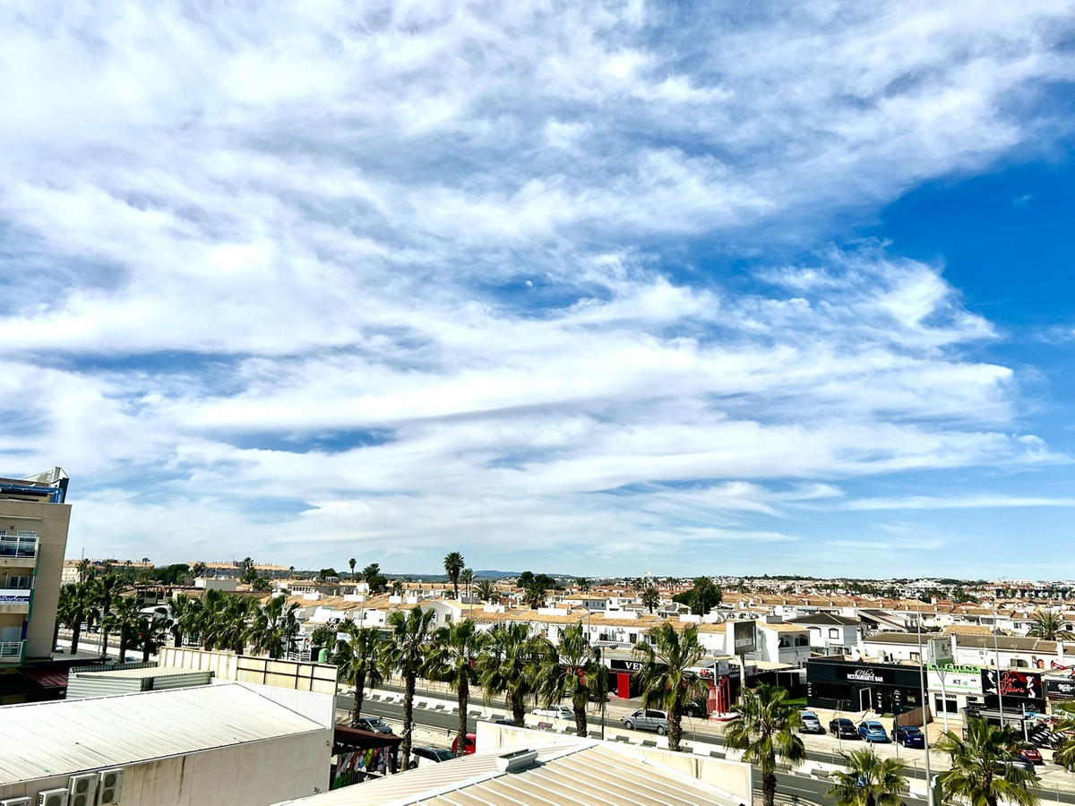 For sale - 2 Bedroom 1 Bathroom Top Floor Apartment in Cabo Roig - Cabo Roig  - Alicante