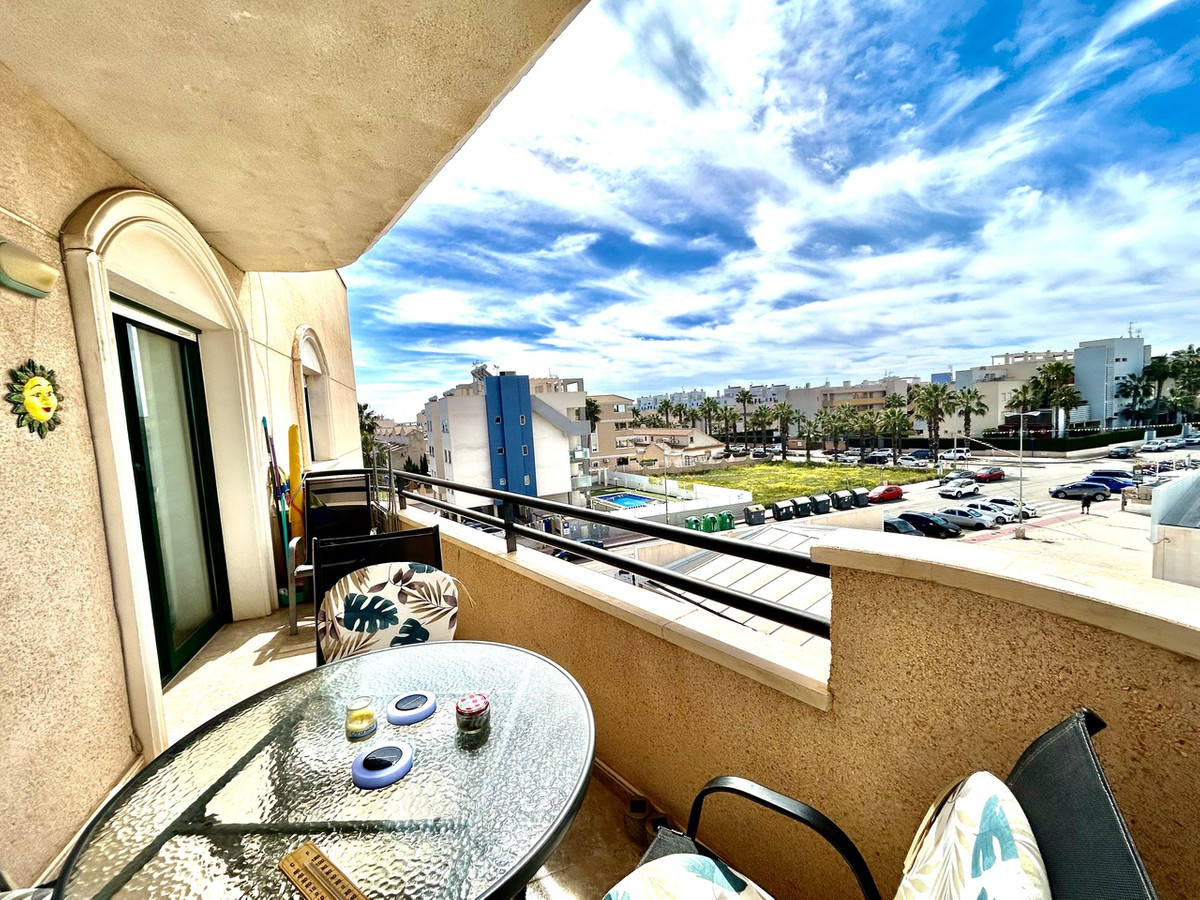 For sale - 2 Bedroom 1 Bathroom Top Floor Apartment in Cabo Roig - Cabo Roig  - Alicante