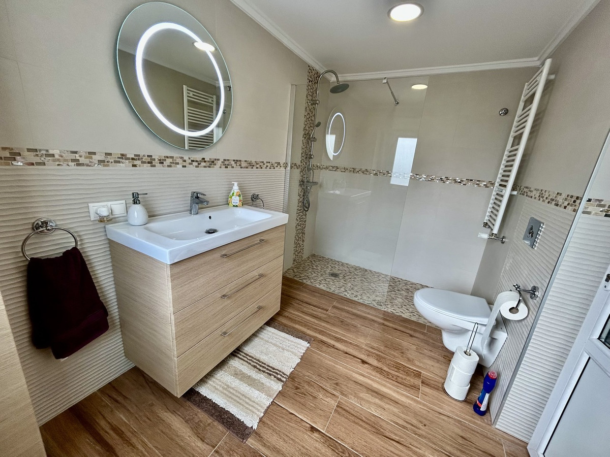 For sale - 6 Bedroom 4 Bathroom House - Detached Villa in Orihuela - Cabo Roig  - Alicante