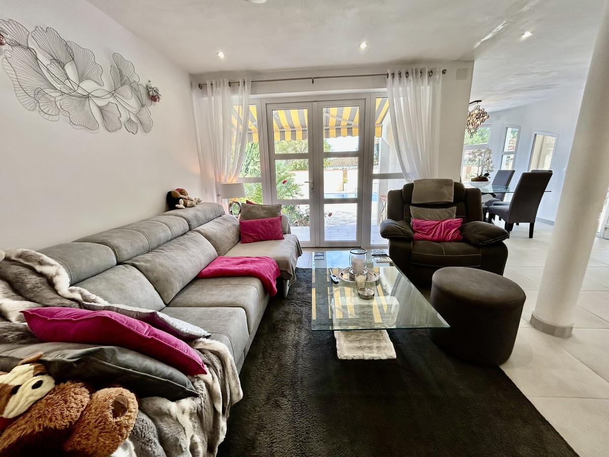 For sale - 6 Bedroom 4 Bathroom House - Detached Villa in Orihuela - Cabo Roig  - Alicante