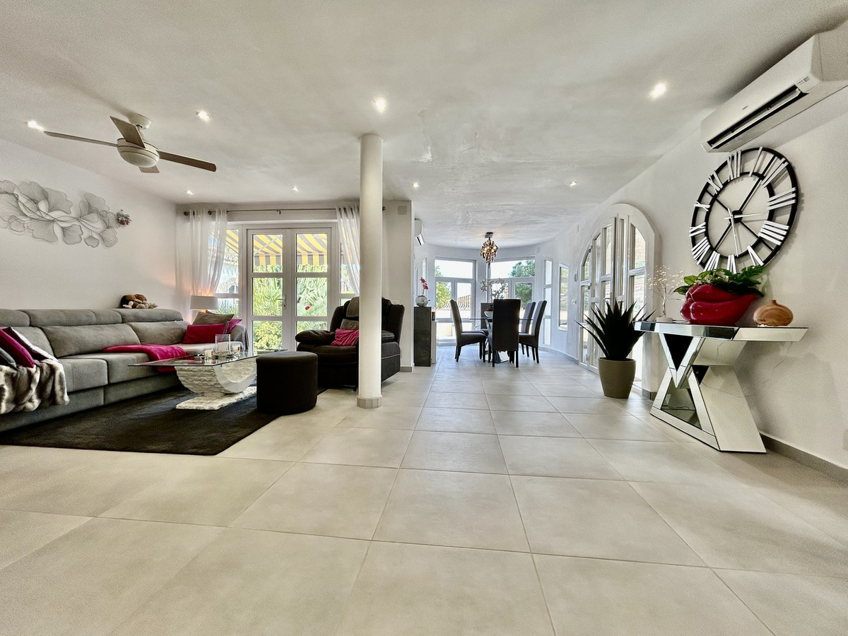 For sale - 6 Bedroom 4 Bathroom House - Detached Villa in Orihuela - Cabo Roig  - Alicante