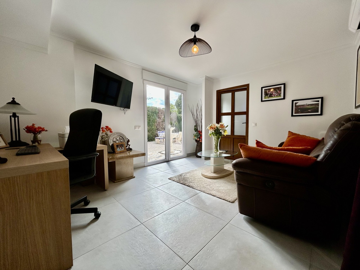 For sale - 6 Bedroom 4 Bathroom House - Detached Villa in Orihuela - Cabo Roig  - Alicante