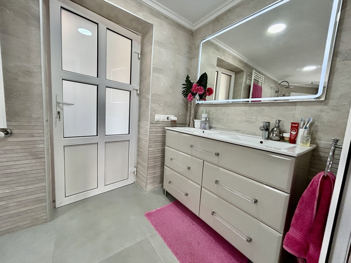 For sale - 6 Bedroom 4 Bathroom House - Detached Villa in Orihuela - Cabo Roig  - Alicante