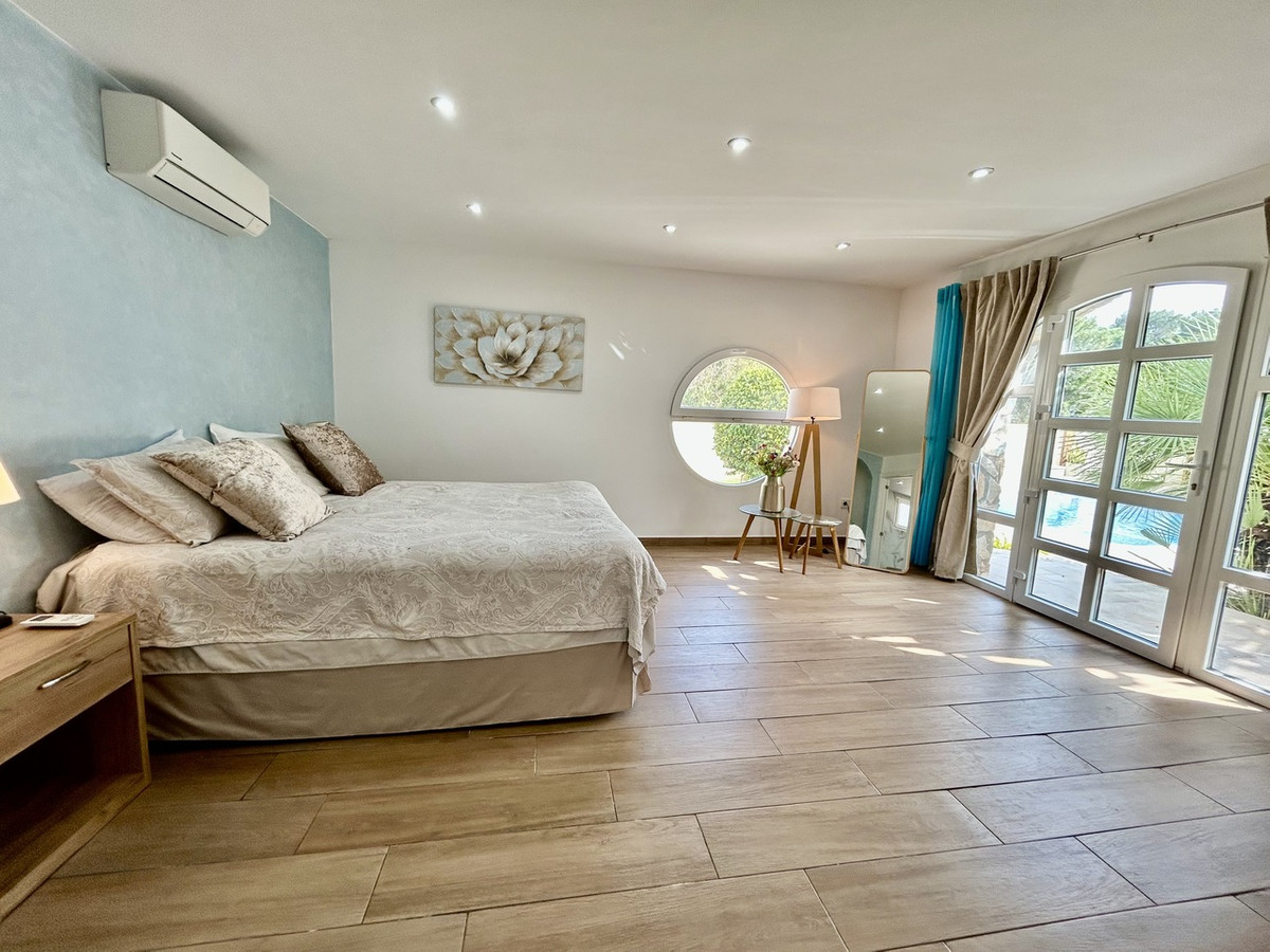 For sale - 6 Bedroom 4 Bathroom House - Detached Villa in Orihuela - Cabo Roig  - Alicante