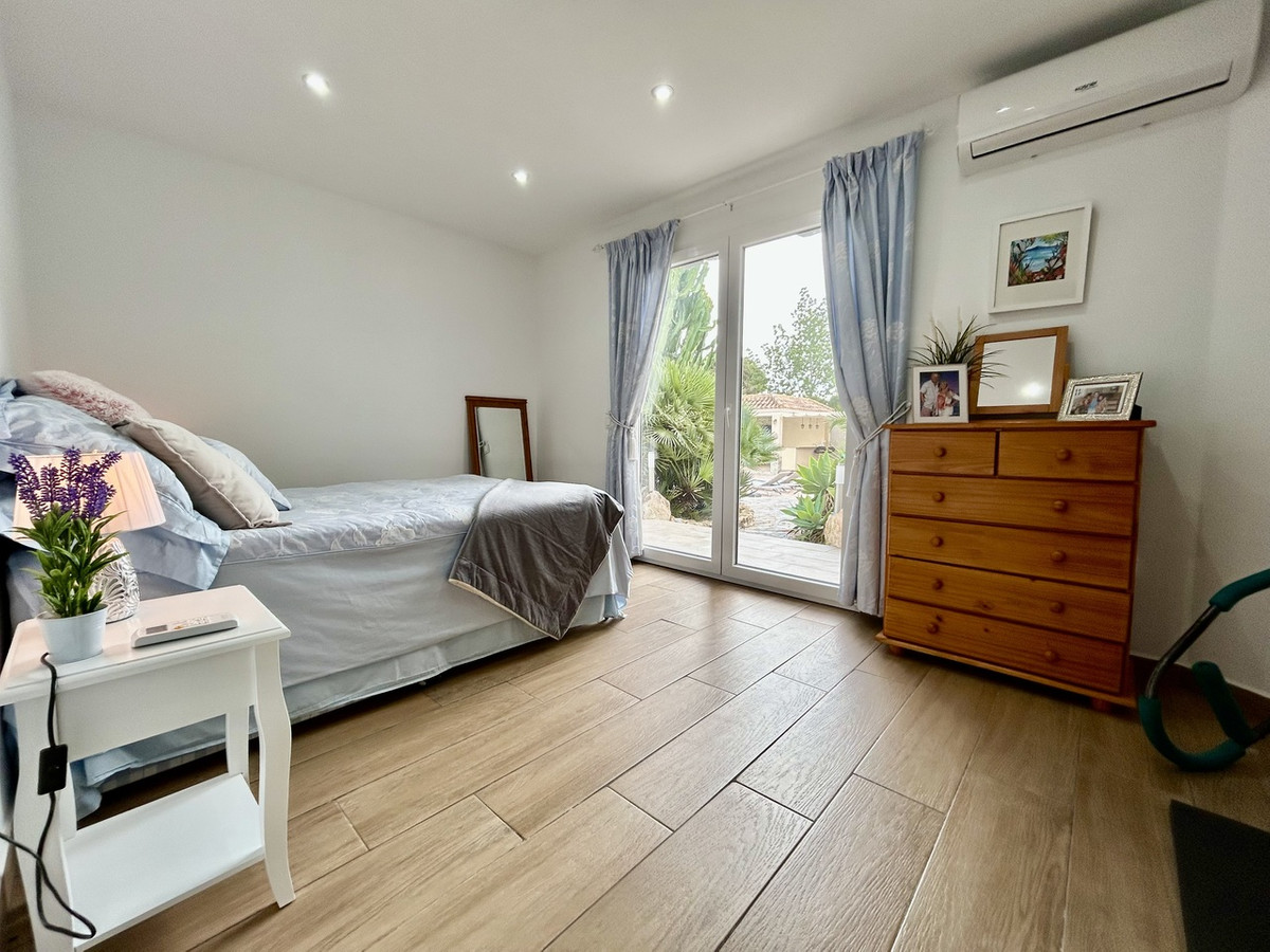 For sale - 6 Bedroom 4 Bathroom House - Detached Villa in Orihuela - Cabo Roig  - Alicante