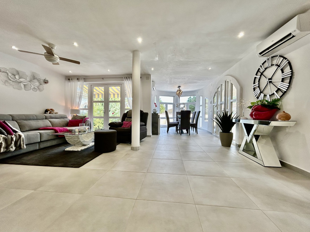 For sale - 6 Bedroom 4 Bathroom House - Detached Villa in Orihuela - Cabo Roig  - Alicante