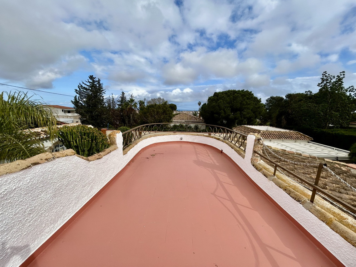 For sale - 6 Bedroom 4 Bathroom House - Detached Villa in Orihuela - Cabo Roig  - Alicante