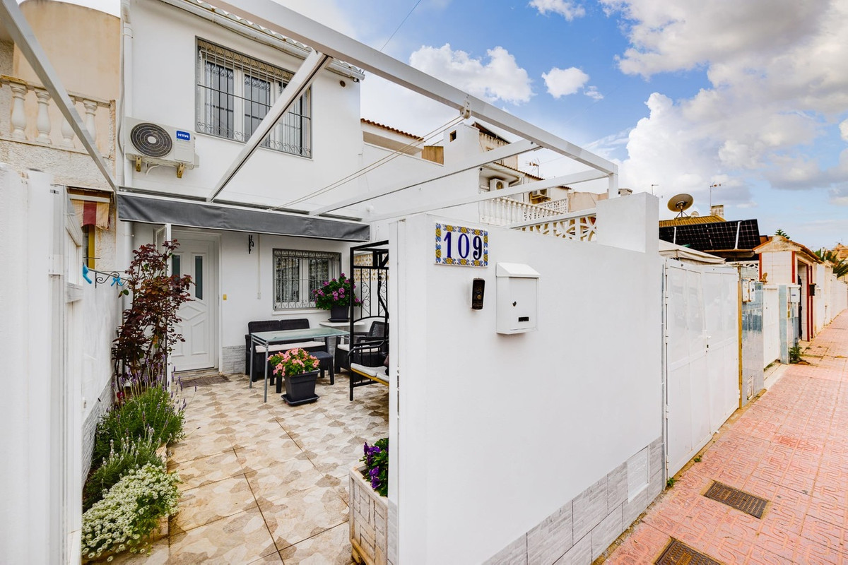 For sale - 3 Bedroom 2 Bathroom House - Townhouse in Torrevieja - Torrevieja Centro  - Alicante