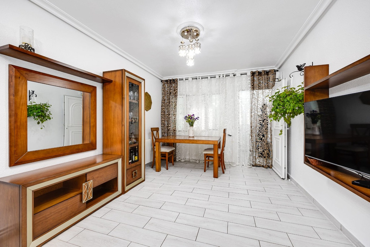 For sale - 3 Bedroom 2 Bathroom House - Townhouse in Torrevieja - Torrevieja Centro  - Alicante