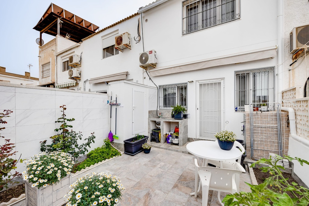 For sale - 3 Bedroom 2 Bathroom House - Townhouse in Torrevieja - Torrevieja Centro  - Alicante