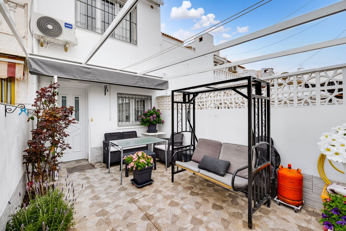 For sale - 3 Bedroom 2 Bathroom House - Townhouse in Torrevieja - Torrevieja Centro  - Alicante