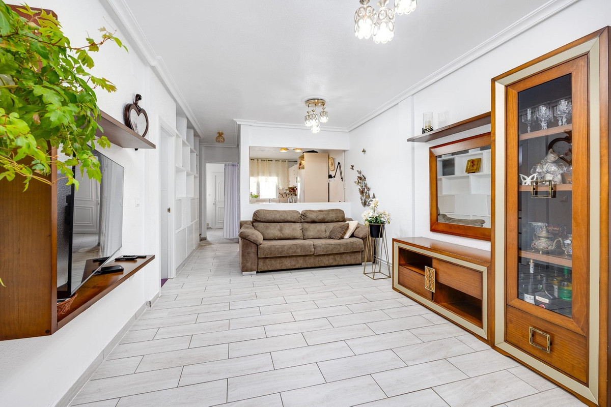 For sale - 3 Bedroom 2 Bathroom House - Townhouse in Torrevieja - Torrevieja Centro  - Alicante